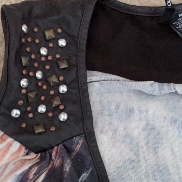 Vest - Picture 2 of 2